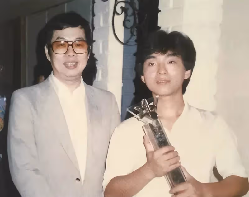 58歲呂方曝近況,與鄭裕玲的愛恨已成往事,今牽手富婆嬌妻,含淚發感言:是她陪我走過低谷.