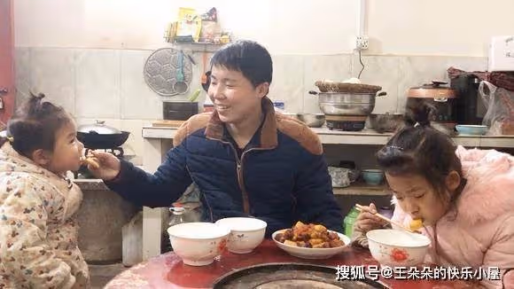 妹妹出嫁繼母給67萬,我結婚時只送一包菊花茶,打開後我泣不成聲:錯怪她了