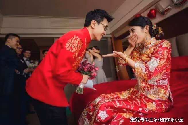 妹妹出嫁繼母給67萬,我結婚時只送一包菊花茶,打開後我泣不成聲:錯怪她了