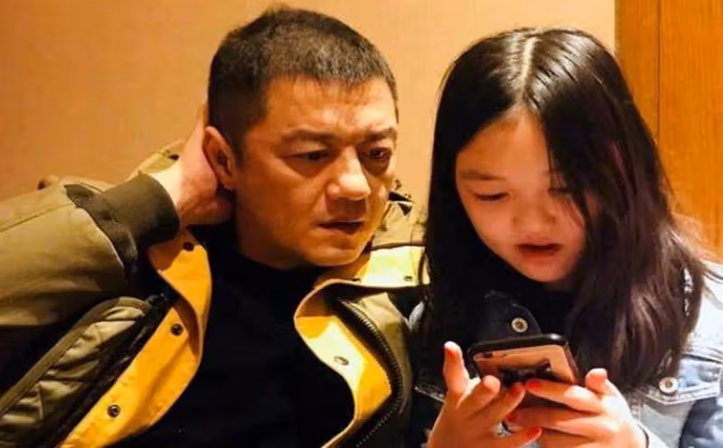 有種「星二代」叫王菲女兒!曾因「兔唇」被熱議,經歷3次手術如今蛻變氣質美女,靠美貌打破流言,網友:明星基因太強大