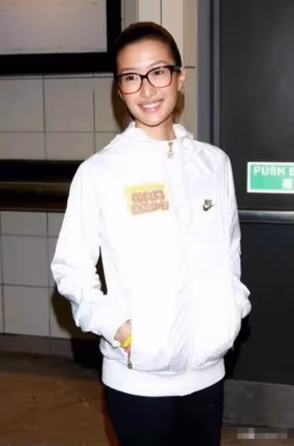 37歲未婚生女,謝婷婷換男友的速度如同換衣服,女兒生父至今成謎