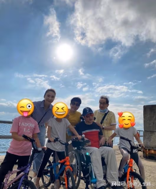 50歲黎姿再為雜誌拍封面！穿抹胸長裙秀完美鎖骨，疑似為復出鋪路