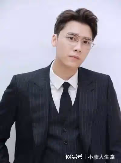 李易峰被曝醜聞,多年圈內好友發文為其澄清:他不可能嫖娼
