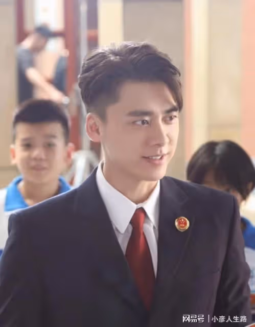 李易峰被曝醜聞,多年圈內好友發文為其澄清:他不可能嫖娼