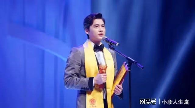 李易峰被曝醜聞,多年圈內好友發文為其澄清:他不可能嫖娼