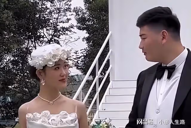 陳萌曬跳舞視頻,穿緊身短袖秀身材曲線,網友:難怪朱小偉喜歡