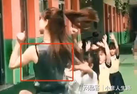 陳萌曬跳舞視頻,穿緊身短袖秀身材曲線,網友:難怪朱小偉喜歡