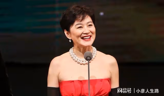 廉價花褲傳四代!林青霞詳述豪宅起火當晚,名牌衣服任傭人挑選