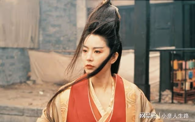廉價花褲傳四代!林青霞詳述豪宅起火當晚,名牌衣服任傭人挑選