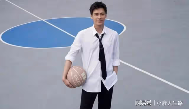 李易峰被傳嫖娼被關14天,團隊罕見沉默,他已被央視中秋晚會除名