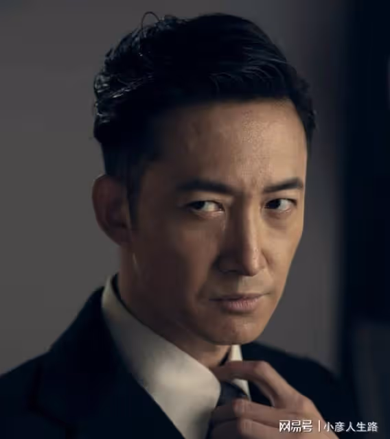演員王陽深夜罕見曬娃營業,兒子模樣帥氣穿搭時尚,好有星范兒