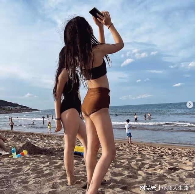 曹格愛妻曬女兒，12歲Grace衣著成熟氣質佳，長發飄飄越來越美