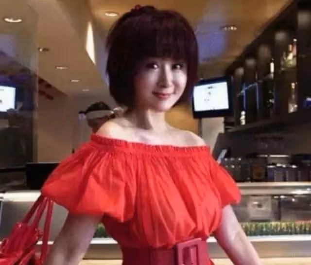 76歲潘迎紫近況曝光,容顏逆生長,肌膚白皙不顯老,被贊逆齡女神,笑言:我根本不怕老‼️