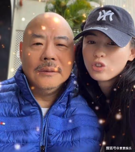 張柏芝陪父親張仁勇過中秋節，Quintus學老爸謝霆鋒打拳擊