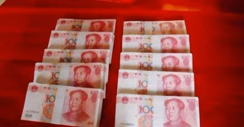 我結婚母親給了十萬，婚禮上她遲遲不來，接到電話後老婆取消婚禮