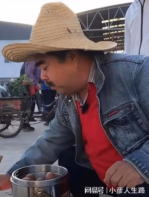 《夏洛特煩惱》演員劉金自曝無戲可拍，如今生活潦倒擺攤賣茶葉蛋