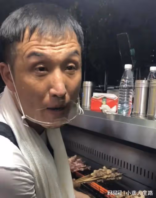 《夏洛特煩惱》演員劉金自曝無戲可拍，如今生活潦倒擺攤賣茶葉蛋