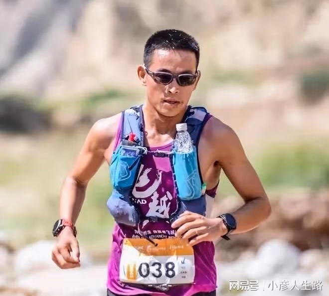 「跑神」梁晶：31歲倒在白銀越野賽中，4個月後，2歲女兒代為領獎