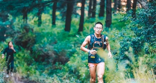 「跑神」梁晶：31歲倒在白銀越野賽中，4個月後，2歲女兒代為領獎