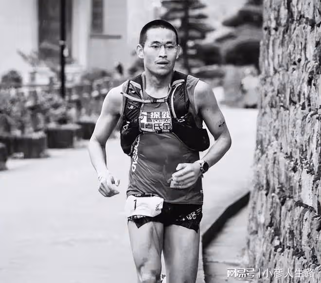 「跑神」梁晶：31歲倒在白銀越野賽中，4個月後，2歲女兒代為領獎