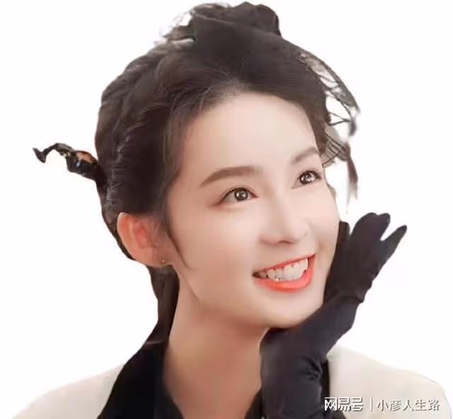 《請君》女主服裝:俏皮酷girl溫柔全都有,你最喜歡哪一個風格呢
