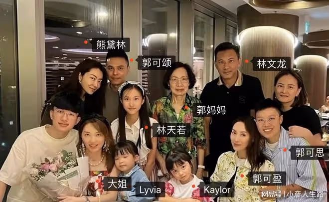 郭可盈中秋曬照,熊黛林4歲雙胞胎女兒可愛出鏡,身材高挑隨媽媽