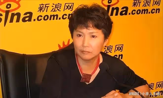 中國首位體育女主播寧辛,與丈夫分居21年,今59歲無兒無女成遺憾