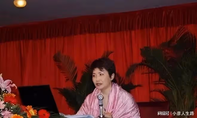 中國首位體育女主播寧辛,與丈夫分居21年,今59歲無兒無女成遺憾