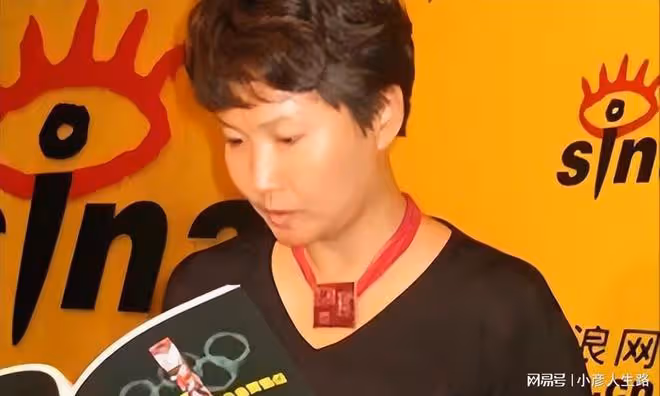 中國首位體育女主播寧辛,與丈夫分居21年,今59歲無兒無女成遺憾