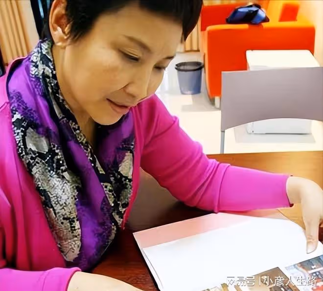 中國首位體育女主播寧辛,與丈夫分居21年,今59歲無兒無女成遺憾