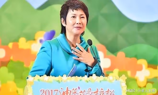 中國首位體育女主播寧辛,與丈夫分居21年,今59歲無兒無女成遺憾