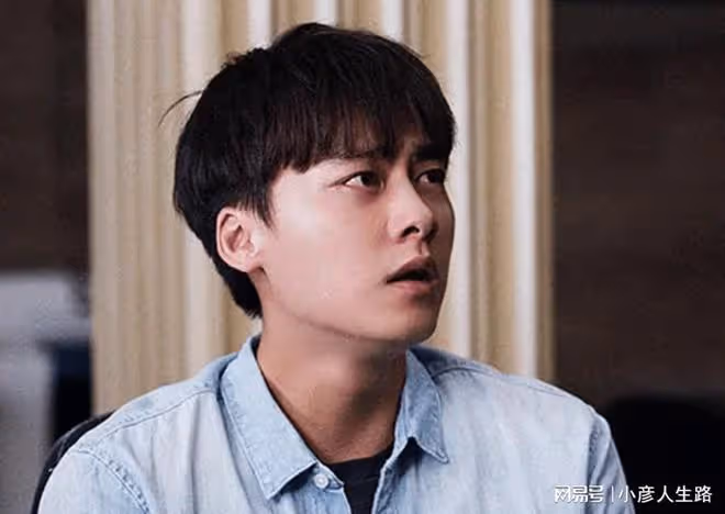 李易峰徹底涼了,多次嫖娼被坐實,最後一次直播露面,面容憔悴