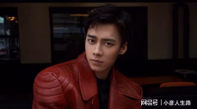 李易峰因多次嫖娼被抓,多個代言品牌官宣解約,粉絲疑惑言論又起
