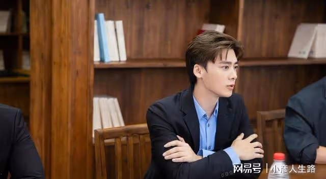 李易峰事件成懸案?其實粉絲早就有預示,這是自毀前程吧