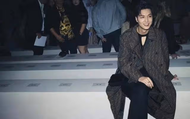 李敏鎬、宋慧喬紐約看秀生圖曝光,一個帥氣依舊、一個臉怪的嚇人