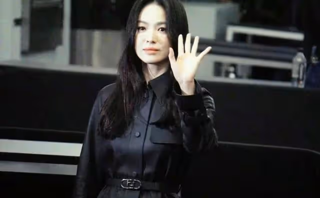 李敏鎬、宋慧喬紐約看秀生圖曝光,一個帥氣依舊、一個臉怪的嚇人