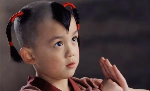 《星漢燦爛》吳磊7件事！天然的帥哥、以高情商救場熱巴&譚松韻，對「凌不疑」的評價也超特別！