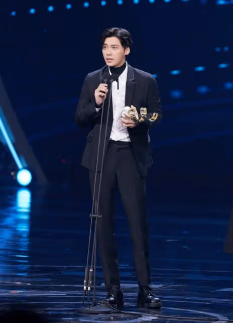 疑似李易峰2分鐘性愛片瘋傳　華鼎獎正式禠奪視帝頭銜
