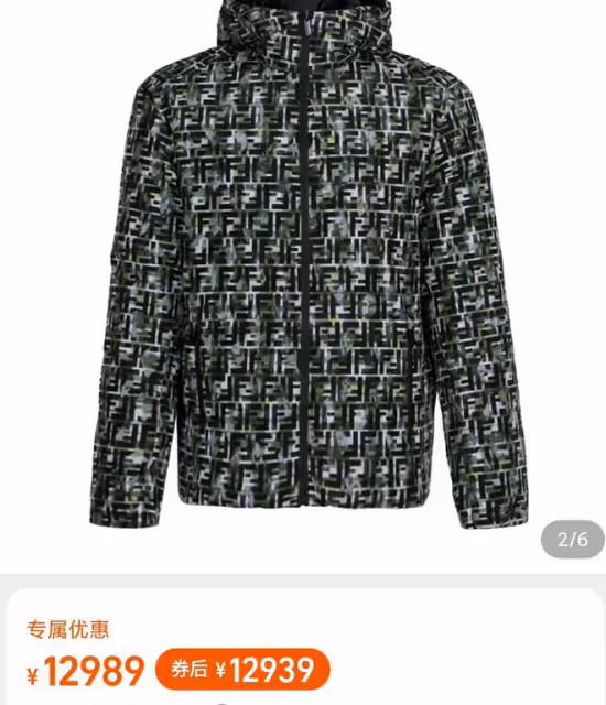 68歲港星李國麟吃潮汕生腌!生鮑魚螃蟹擺滿桌,穿萬元外套很時髦