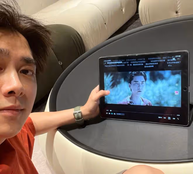 李易峰5月份就被曝光了,當時他的活動取消,電視劇急忙播出
