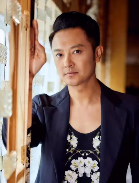 演員印小天:被兄弟背叛排擠,人生低谷再慘被騙婚,43歲仍單身