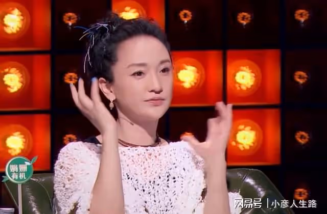 《脫口秀大會》忘記拍燈,語言邏輯差,周迅採訪式脫口秀再惹爭議