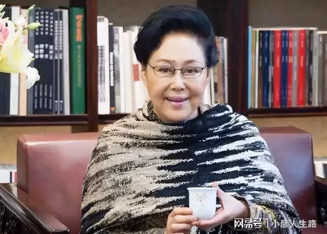 斯琴高娃:2次婚姻都失敗,跟陳亮聲相守36年,如今在淚中憶亡夫