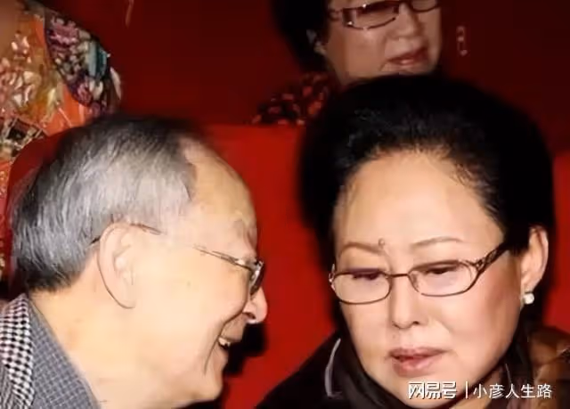 斯琴高娃:2次婚姻都失敗,跟陳亮聲相守36年,如今在淚中憶亡夫