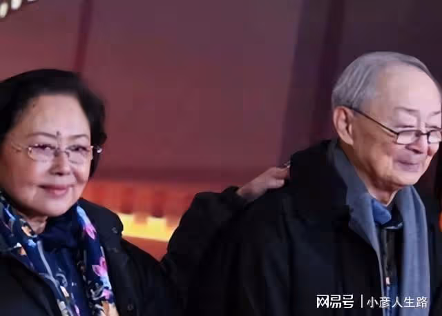 斯琴高娃:2次婚姻都失敗,跟陳亮聲相守36年,如今在淚中憶亡夫