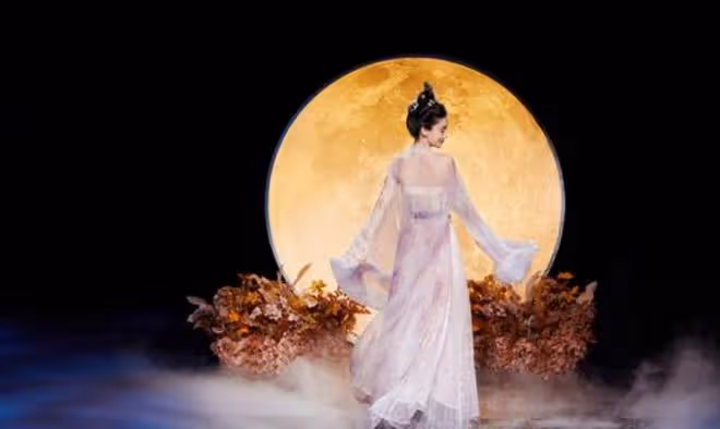 月亮節女星曬照慶祝,楊穎版嫦娥上線,楊超越曬高級建模臉