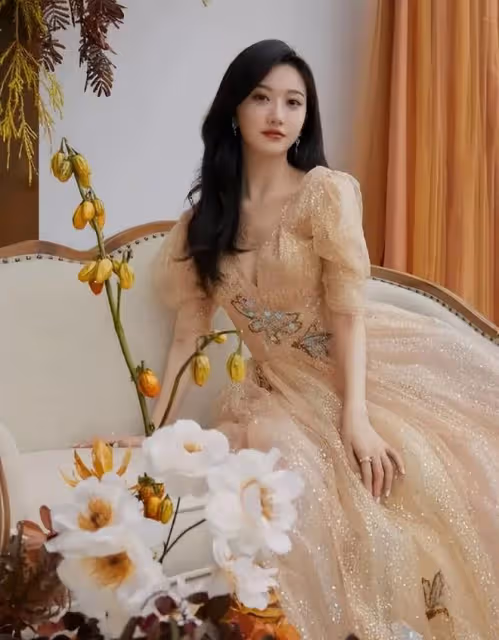 月亮節女星曬照慶祝,楊穎版嫦娥上線,楊超越曬高級建模臉
