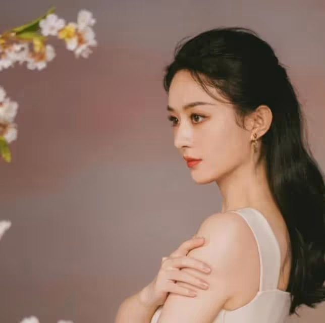 月亮節女星曬照慶祝,楊穎版嫦娥上線,楊超越曬高級建模臉