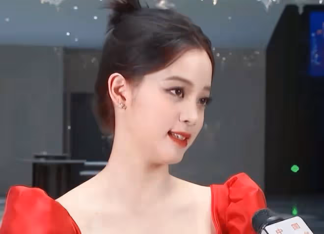 月亮節女星曬照慶祝,楊穎版嫦娥上線,楊超越曬高級建模臉