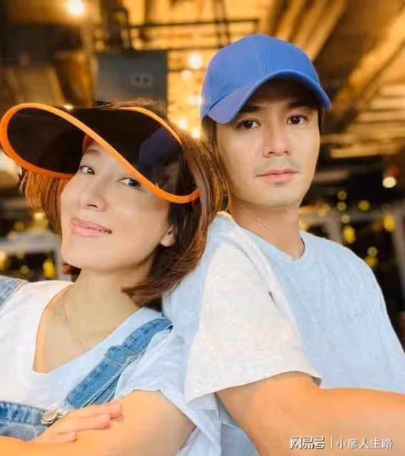 羅仲謙楊怡帶一對子女賞月享受親子樂分享全家福首曬小兒子正面照